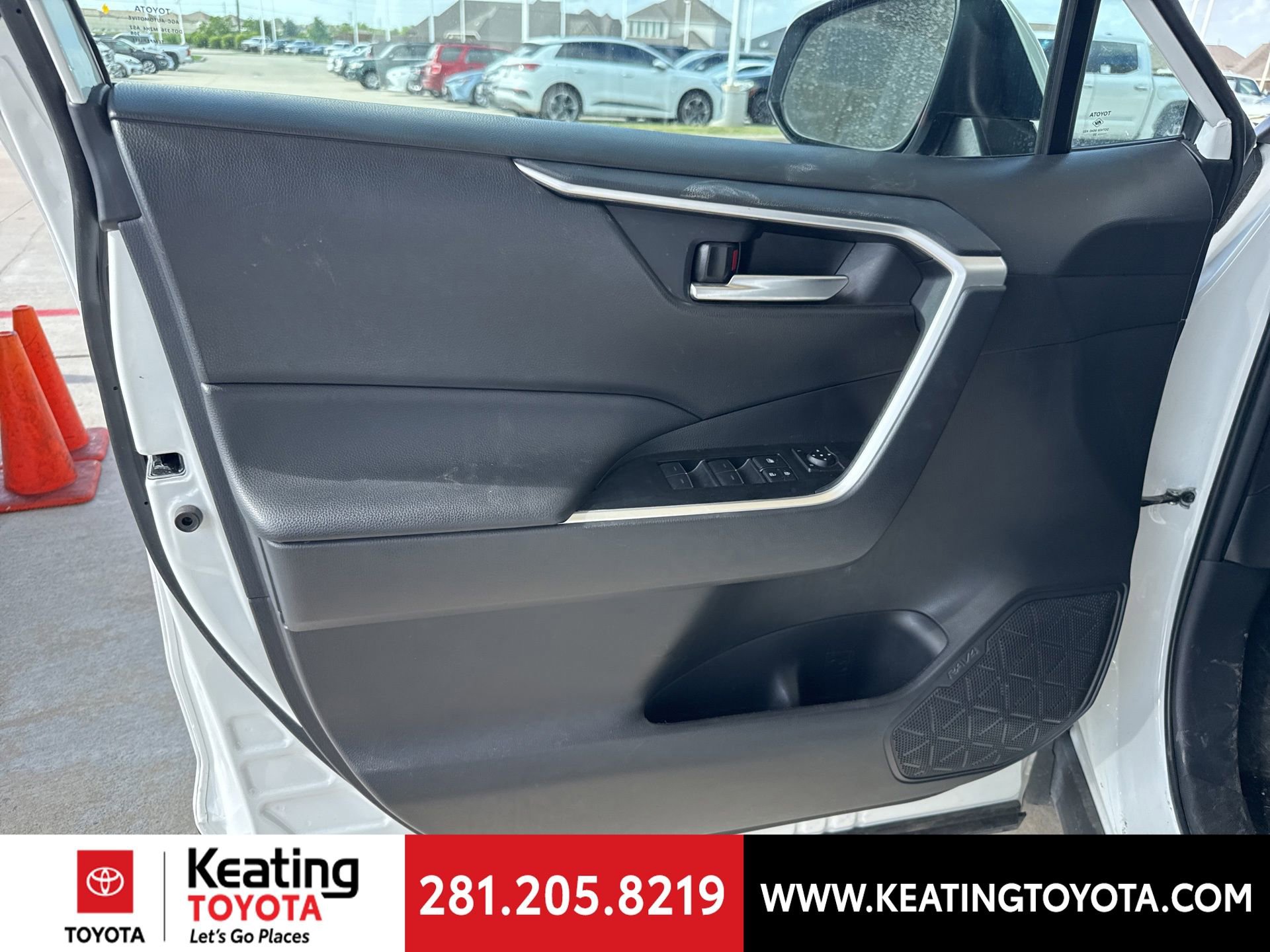 Used 2025 Toyota RAV4 XLE image 11