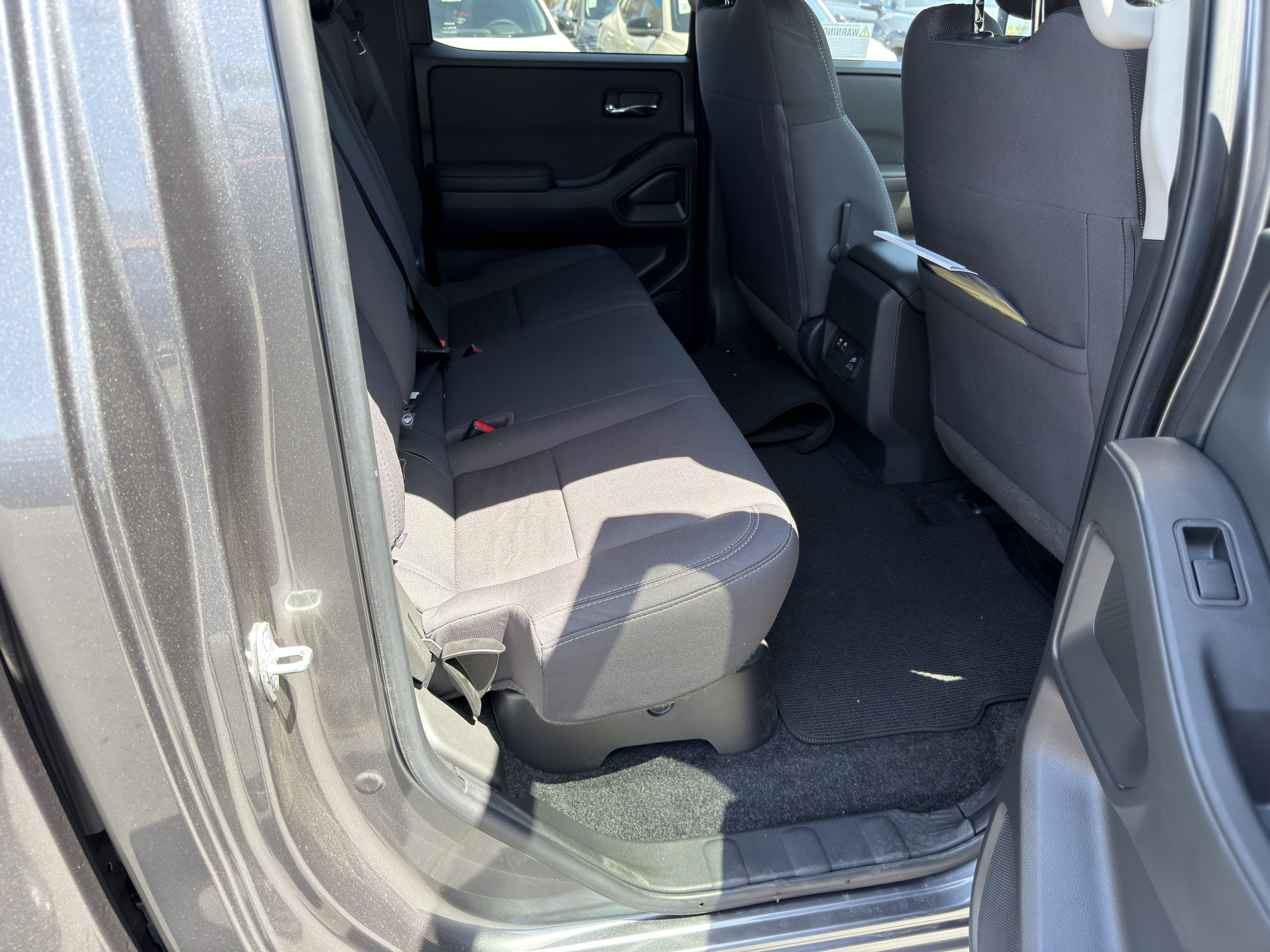 Used 2024 Nissan Frontier SV w/ SV Convenience Package RWD image 12