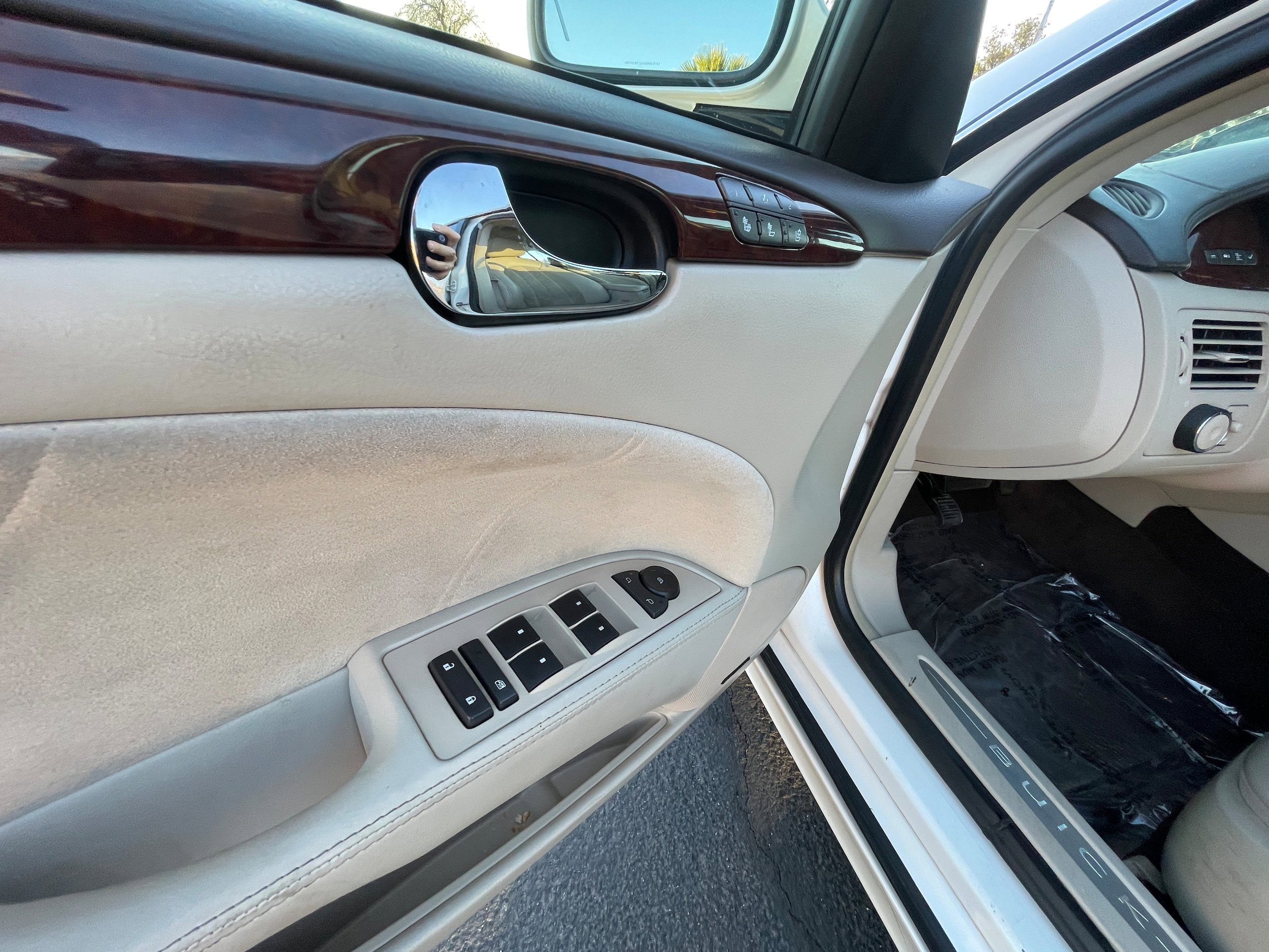 Used 2011 Buick Lucerne Super FWD image 14