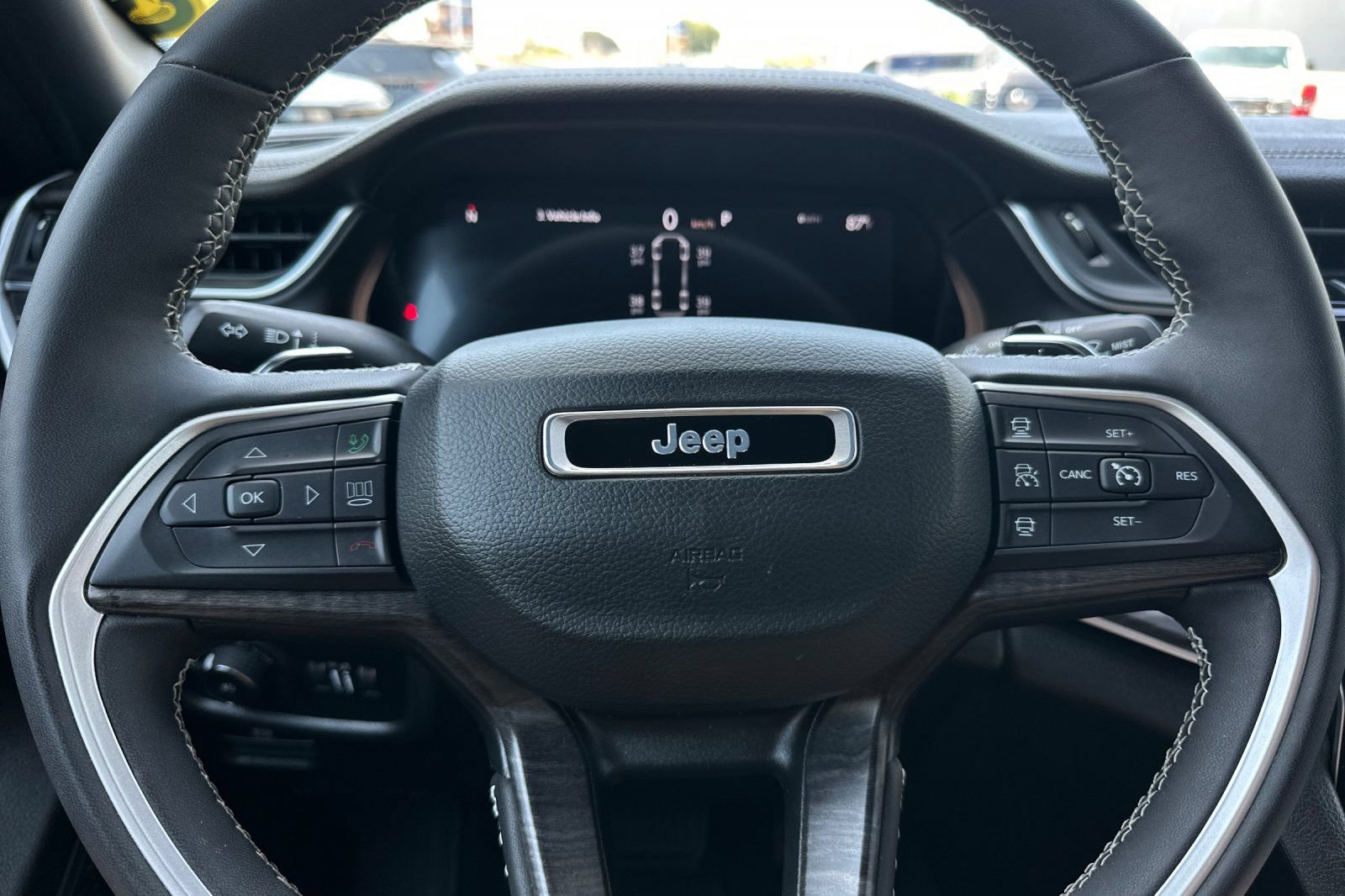 Used 2024 Jeep Grand Cherokee L Limited w/ Black Appearance Package AWD/4WD image 24