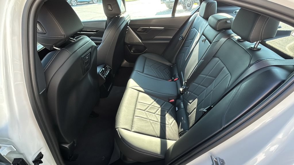 Used 2026 BMW 530i xDrive AWD/4WD image 11