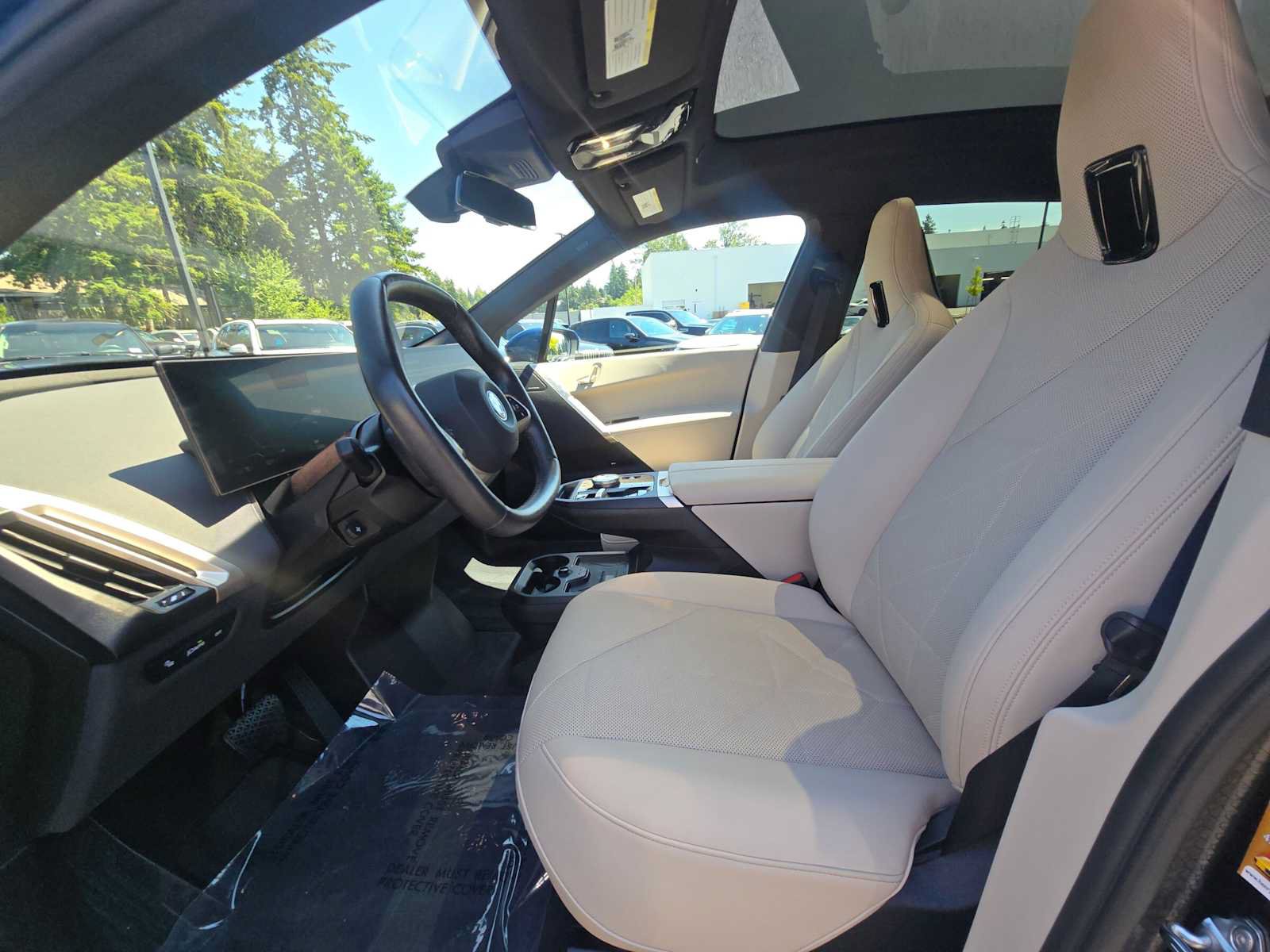 Used 2024 BMW iX xDrive50 w/ Sport Package AWD/4WD image 21