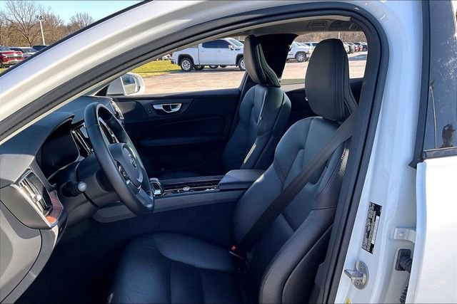 Used 2025 Volvo V60 B5 Cross Country Plus image 21
