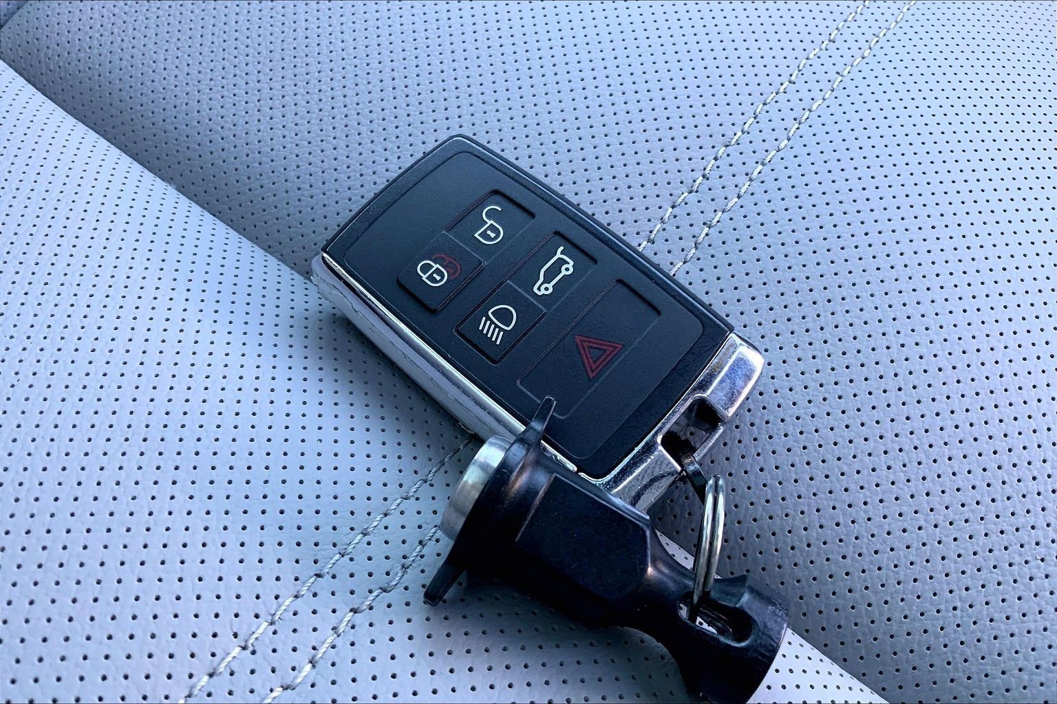 Used 2026 Land Rover Range Rover Velar S AWD/4WD image 13