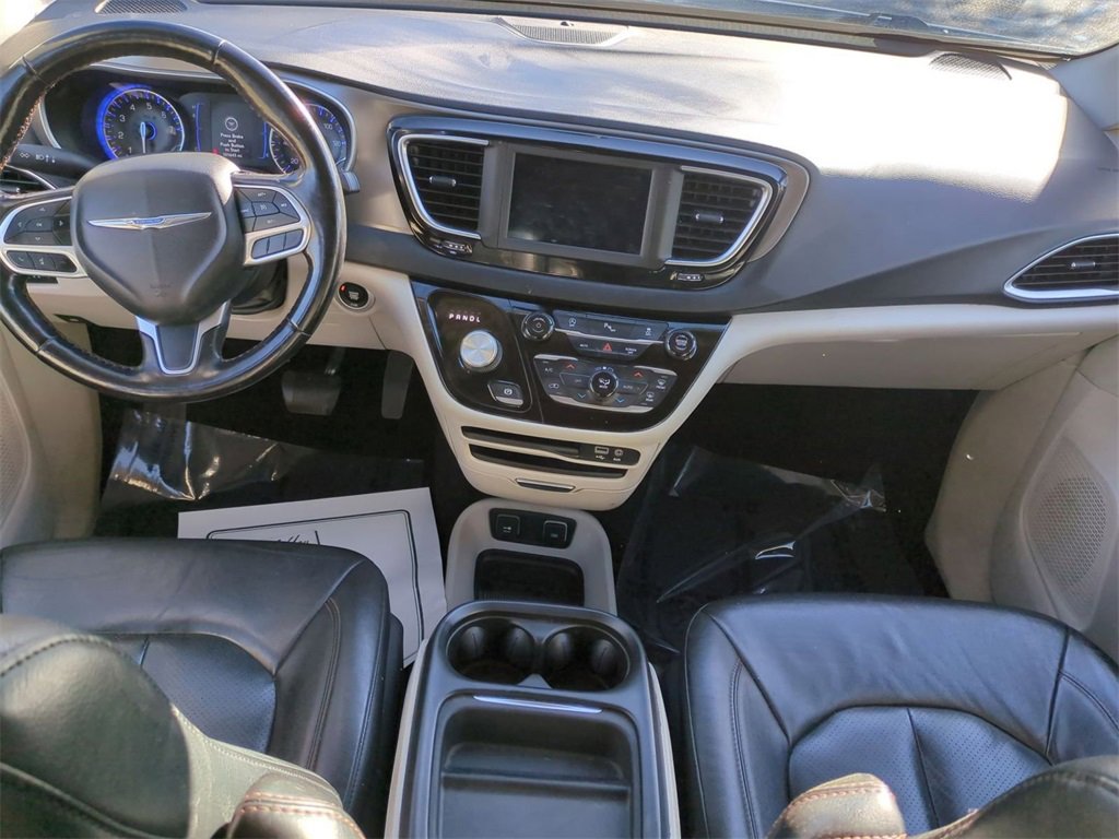 Used 2020 Chrysler Pacifica Touring-L image 17