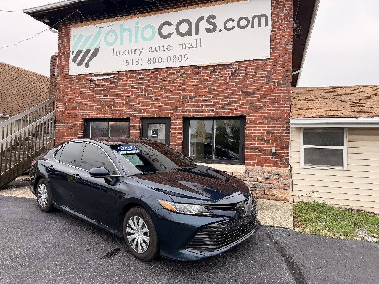Used 2018 Toyota Camry FWD image 1