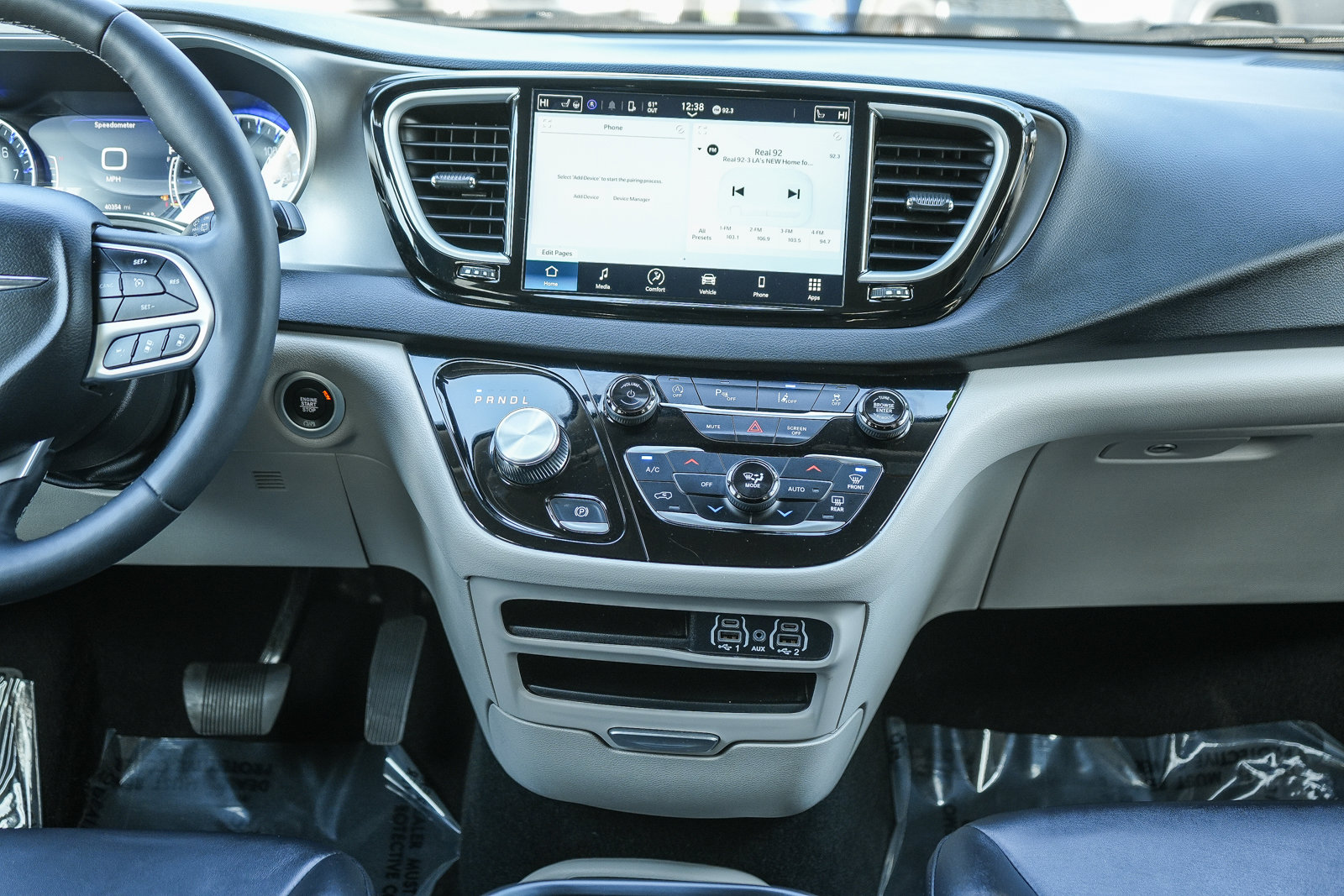 Used 2024 Chrysler Pacifica Touring-L image 13