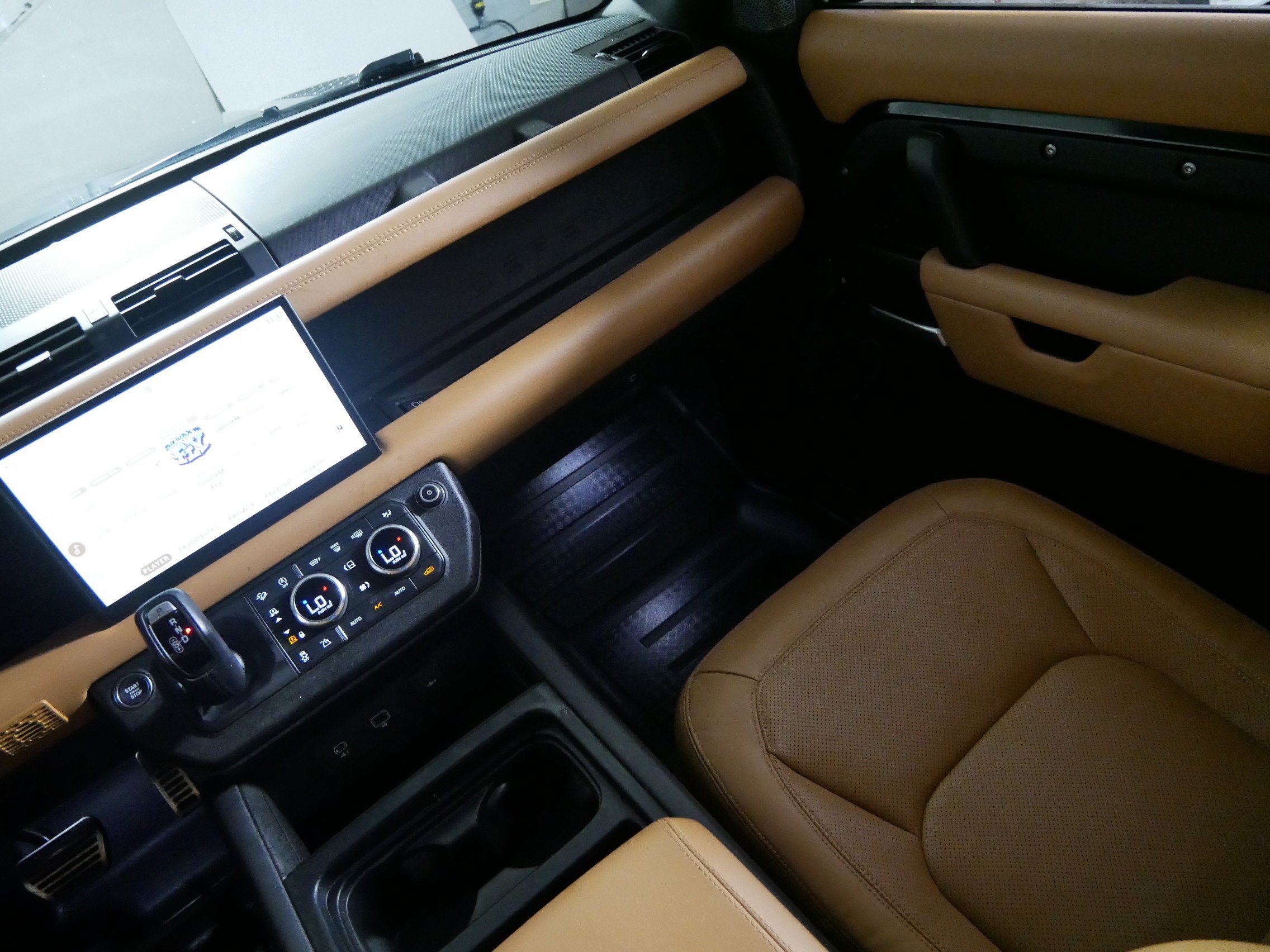 Used 2023 Land Rover Defender 110 V8 AWD/4WD image 11