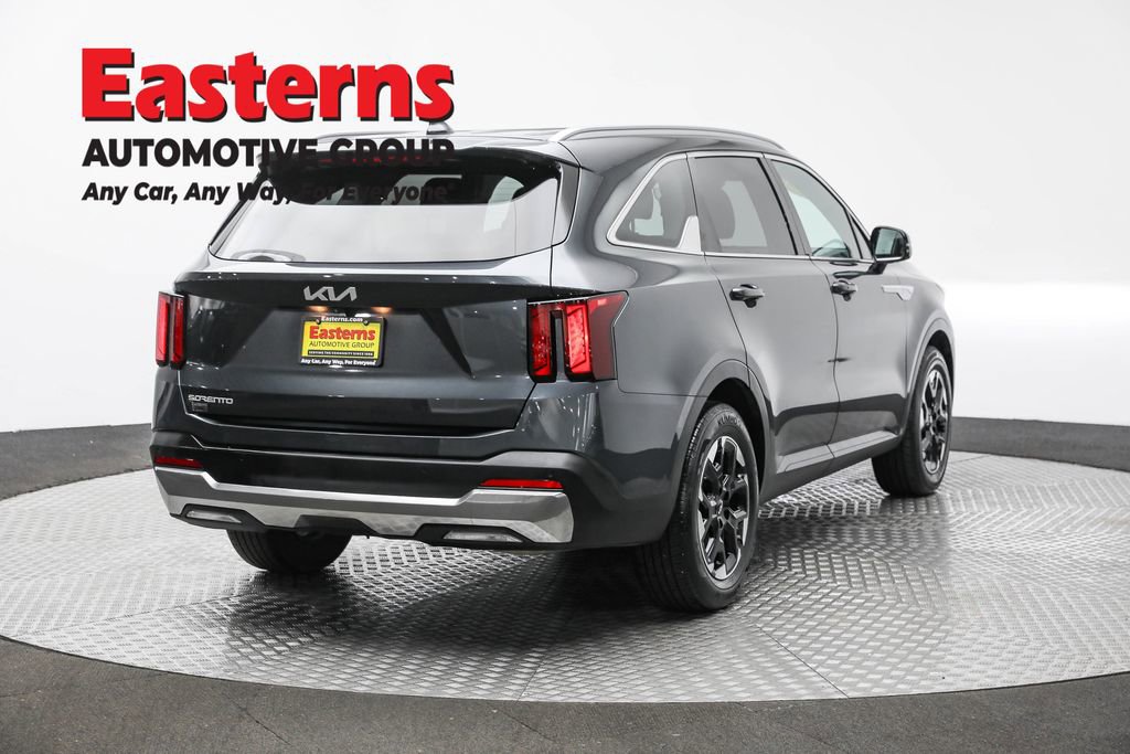 Used 2024 Kia Sorento S image 5