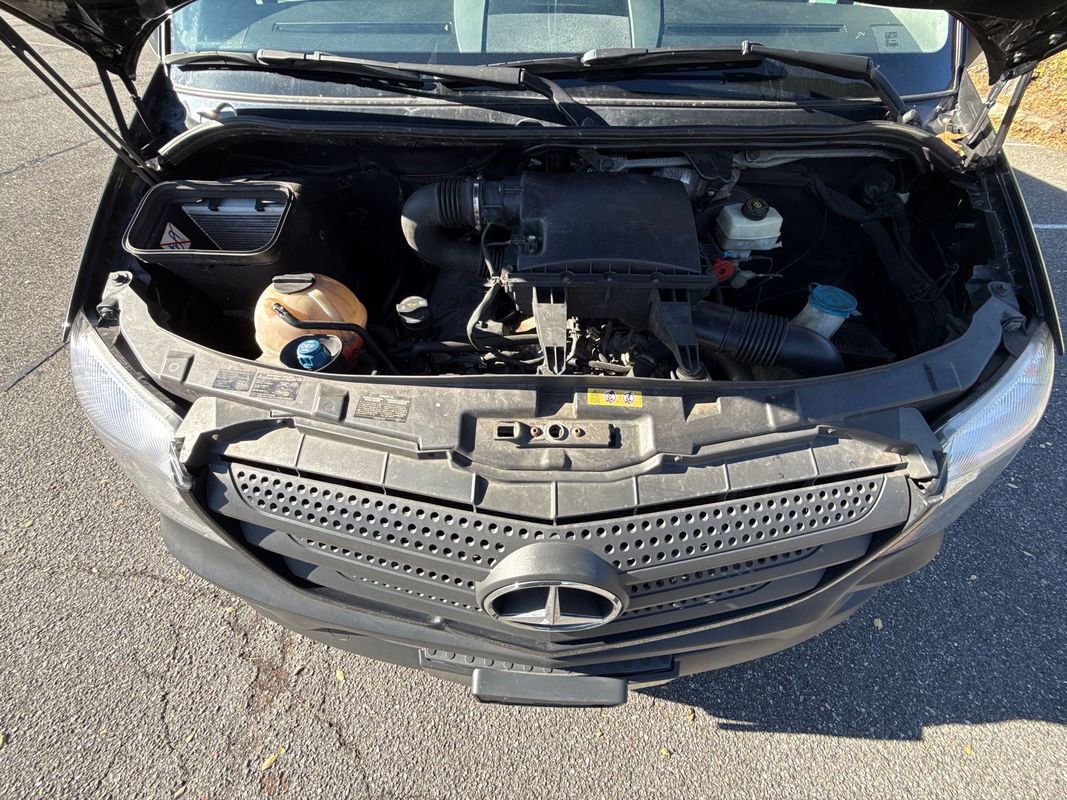 Used 2016 Mercedes-Benz Sprinter 2500 image 31