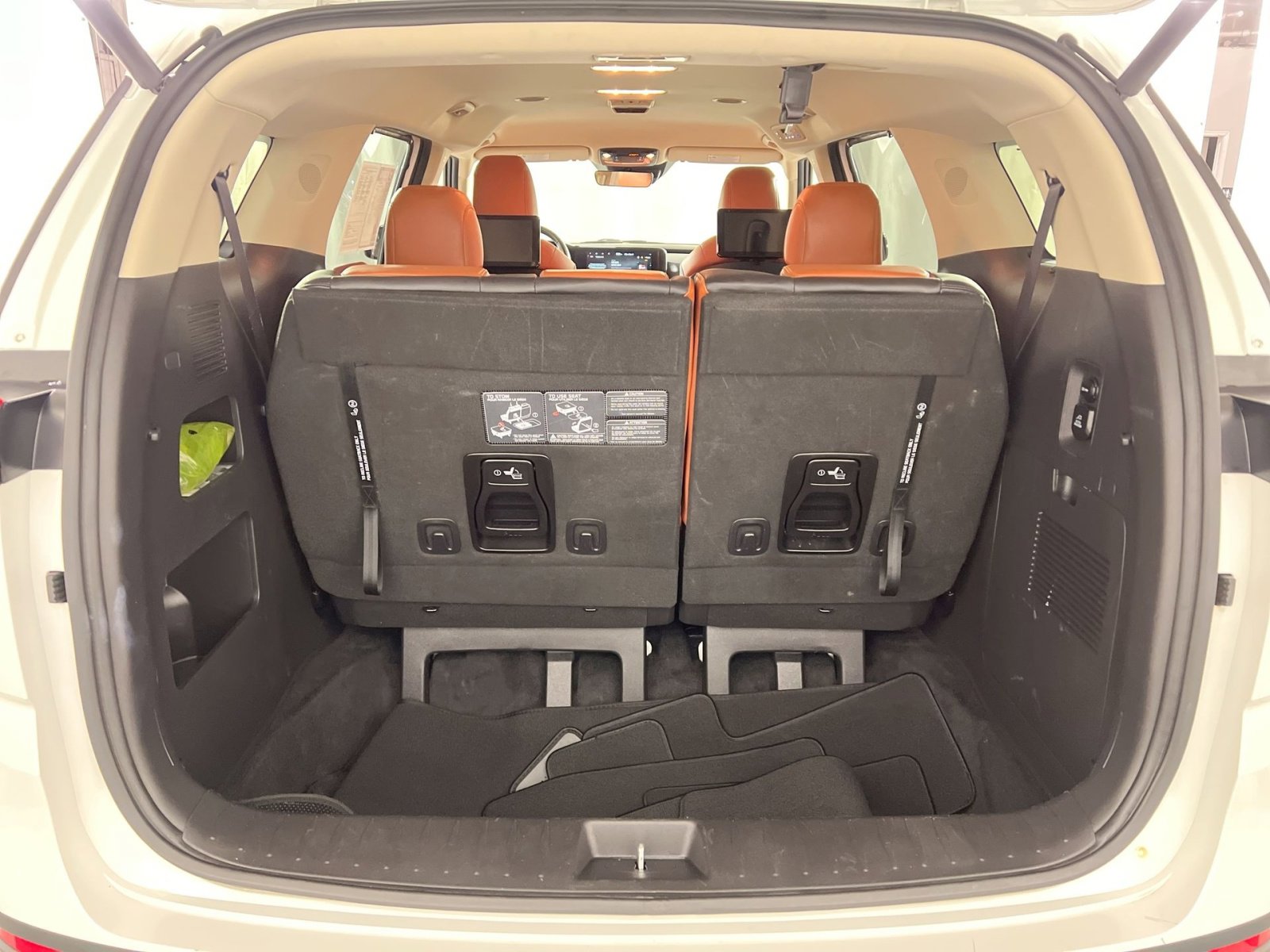 Used 2023 Kia Carnival SX image 27