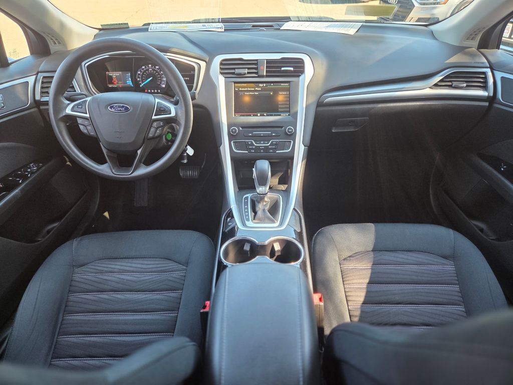 Used 2016 Ford Fusion SE image 12