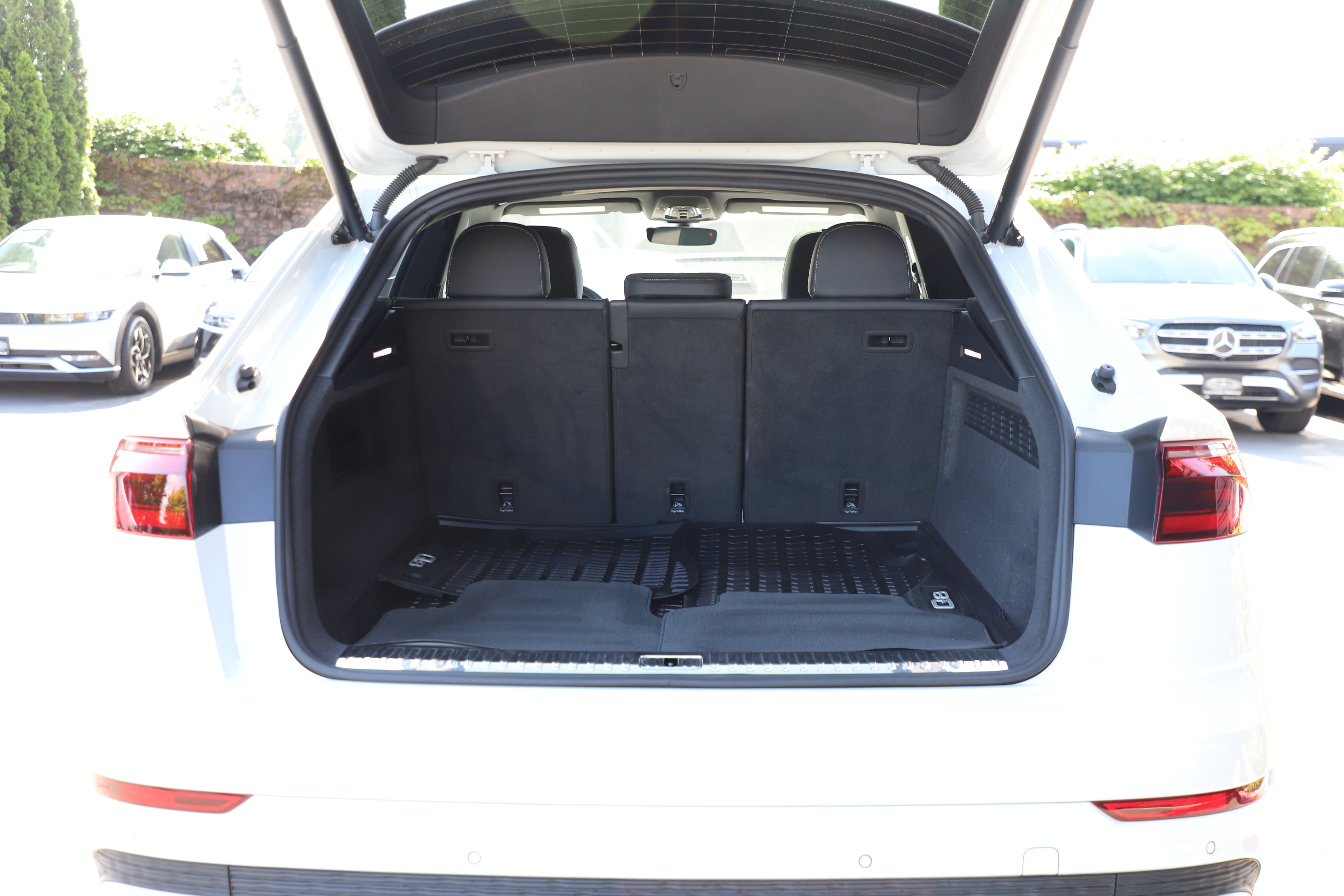 Used 2024 Audi Q8 Premium Plus AWD/4WD image 15