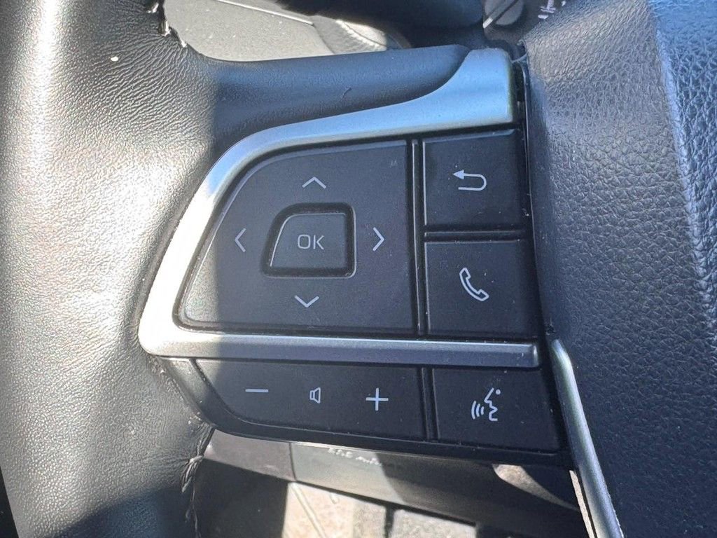 Used 2023 Toyota Highlander LE image 18