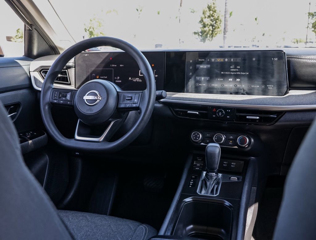 Used 2025 Nissan Kicks SV FWD image 22