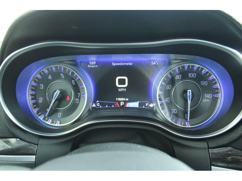 Used 2016 Chrysler 300 Limited image 23