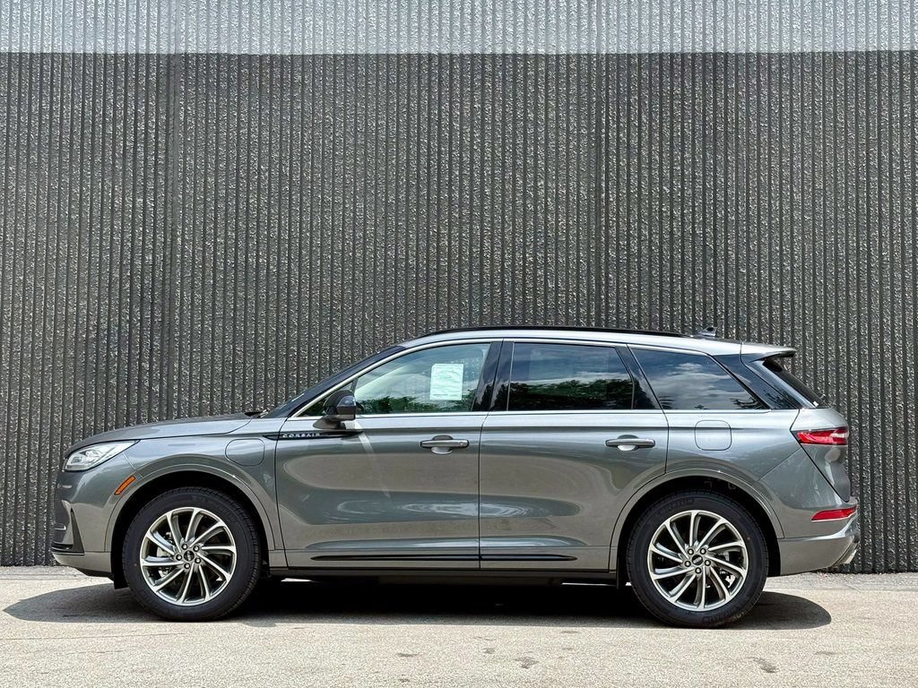 New 2025 Lincoln Corsair Grand Touring AWD/4WD image 2
