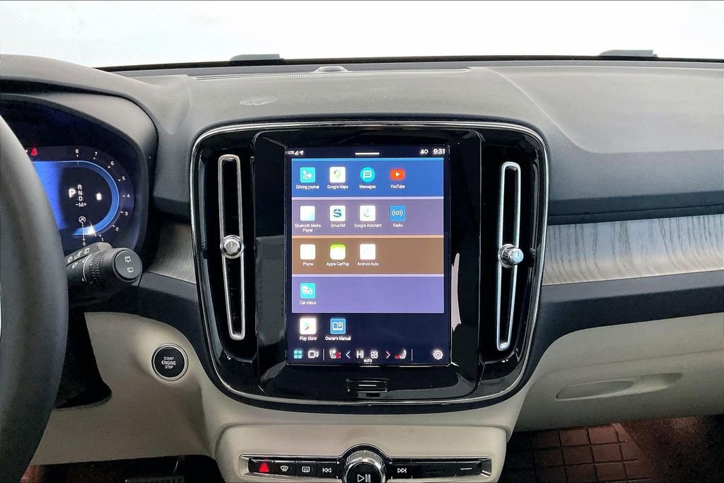 Used 2023 Volvo XC40 B5 Plus w/ Protection Package Premier image 9