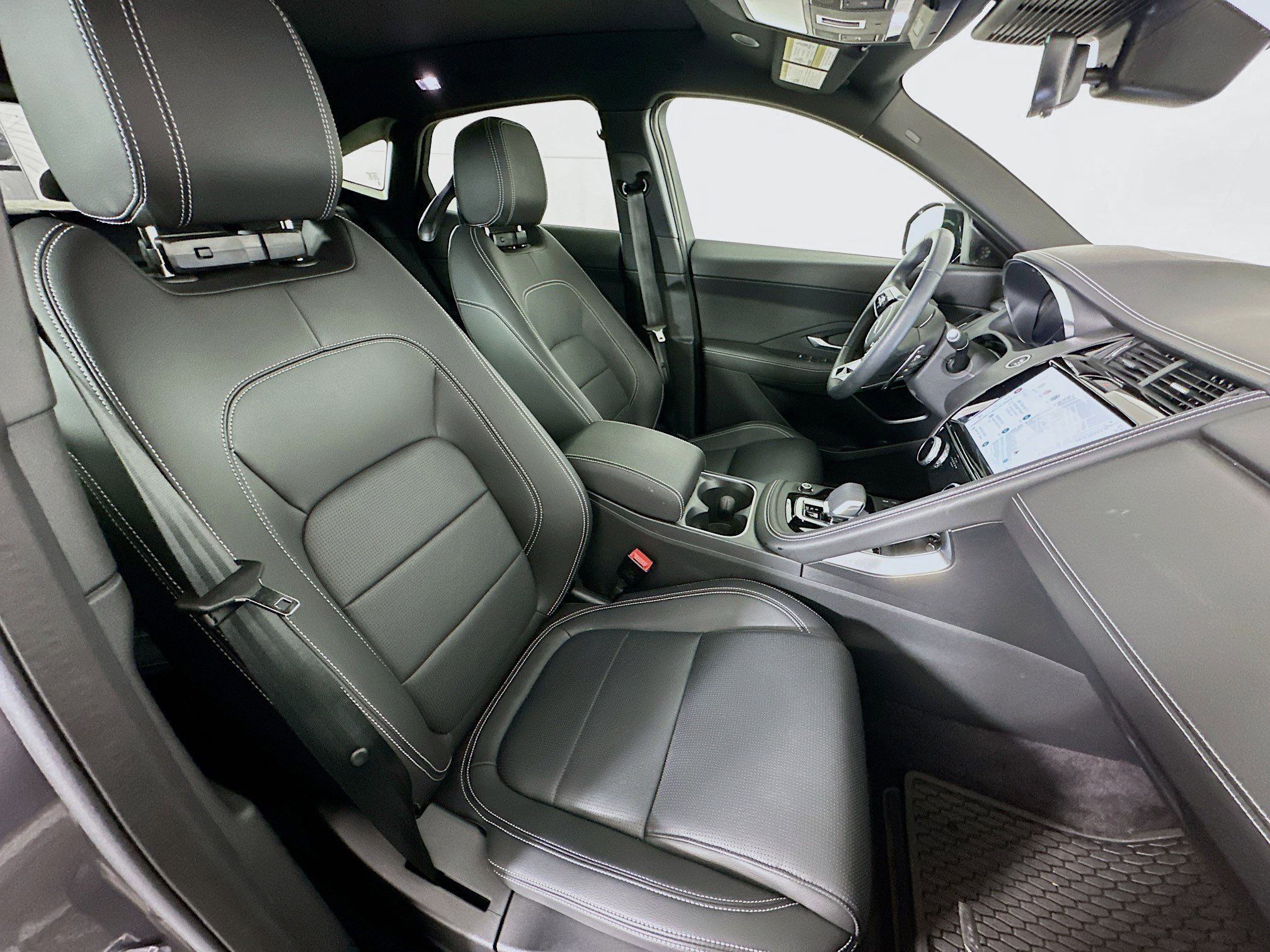 Used 2024 Jaguar E-PACE R-Dynamic SE image 31