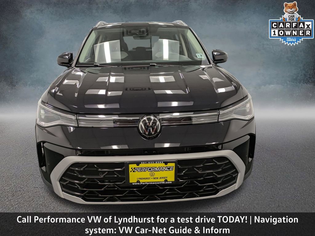 Used 2025 Volkswagen Taos SEL AWD/4WD image 2