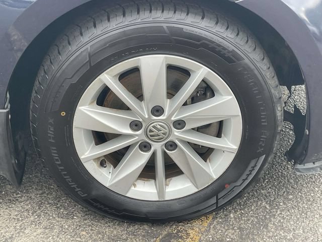 Used 2017 Volkswagen Golf S FWD image 2
