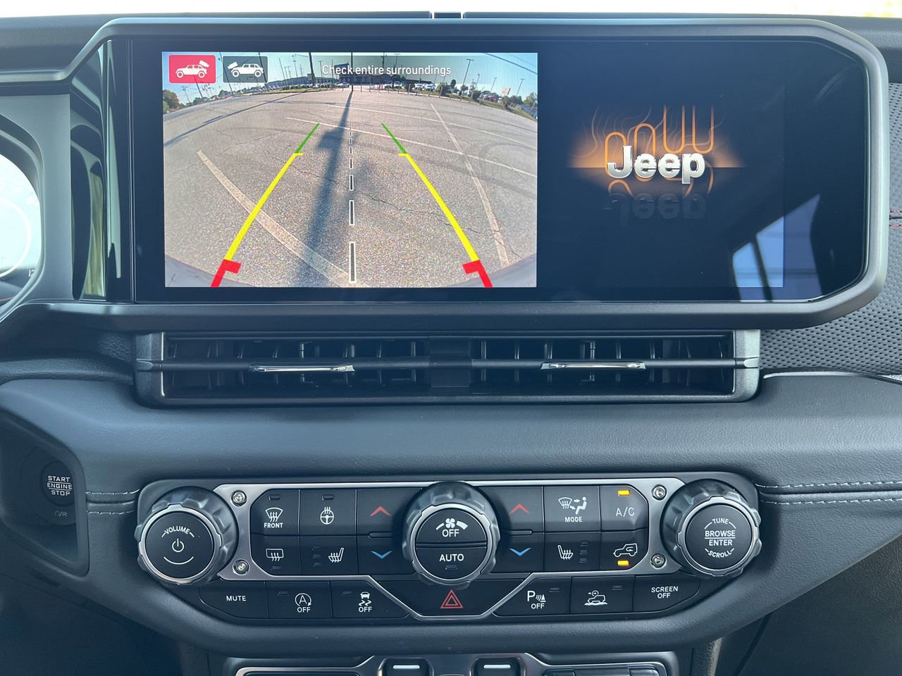 Used 2025 Jeep Wrangler Unlimited Rubicon image 4