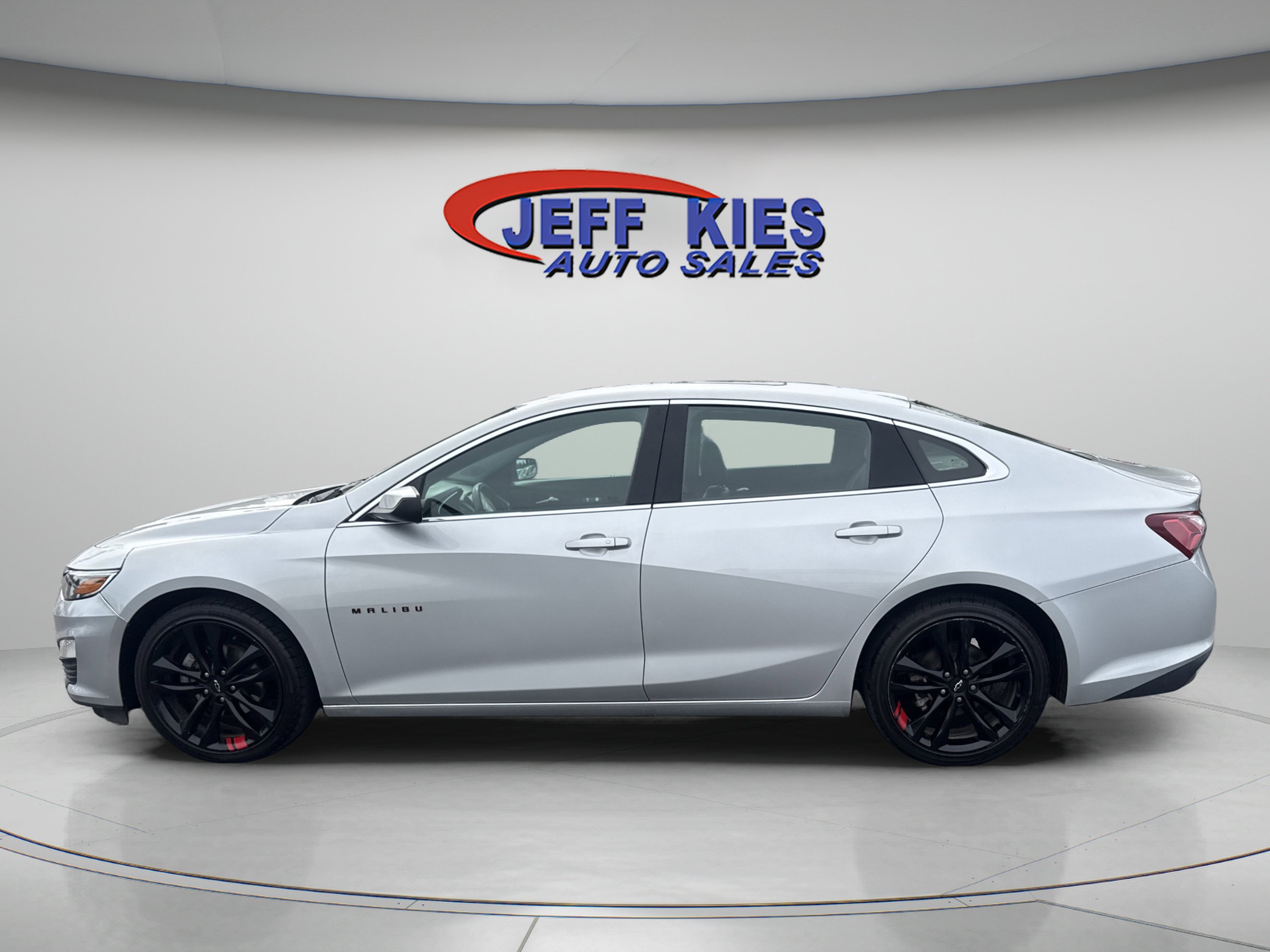 Used 2020 Chevrolet Malibu LT w/ Leather Package FWD image 8