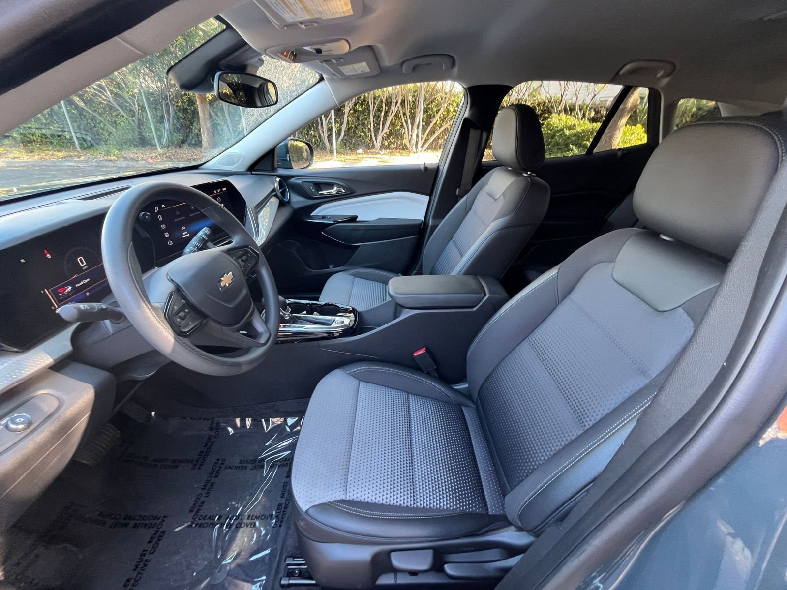 Used 2025 Chevrolet Trax LT image 24