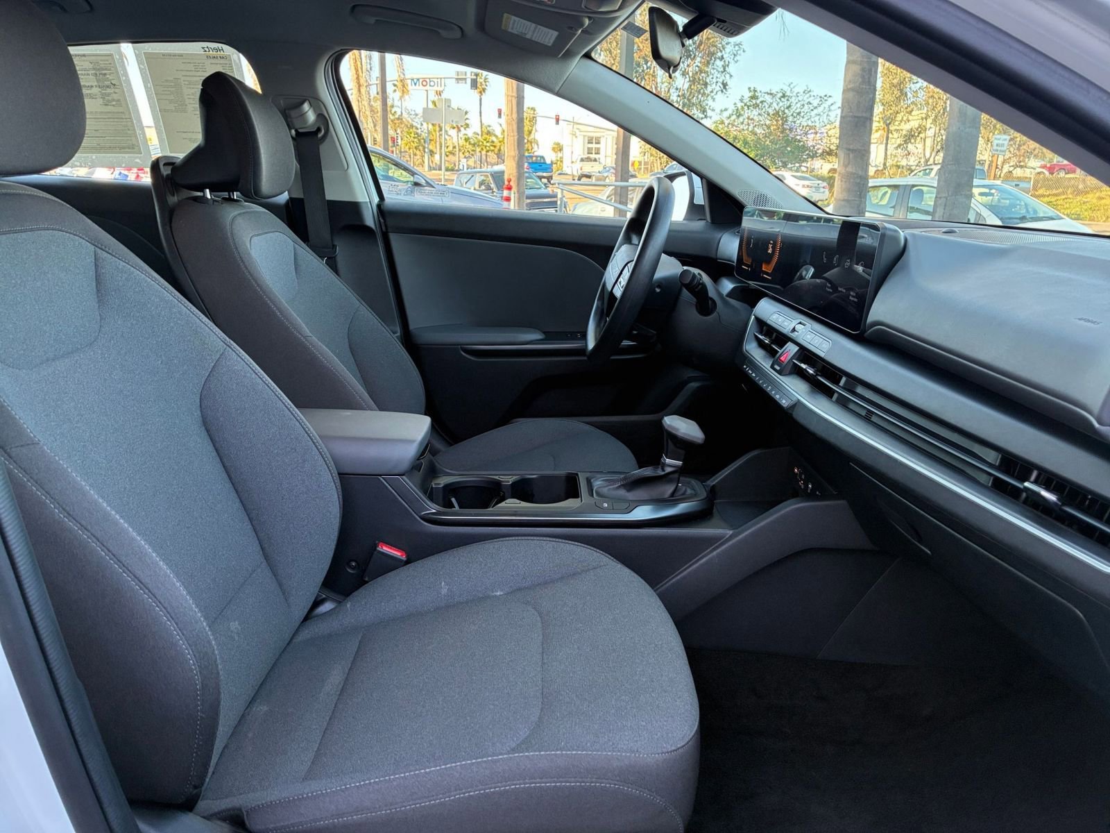 Used 2025 Kia K4 LXS image 35