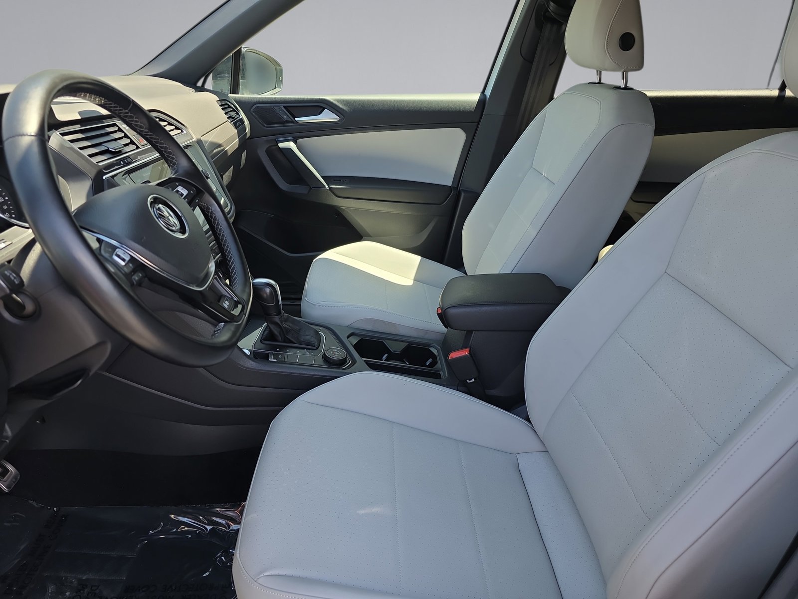 Used 2020 Volkswagen Tiguan SE R-Line AWD/4WD image 20