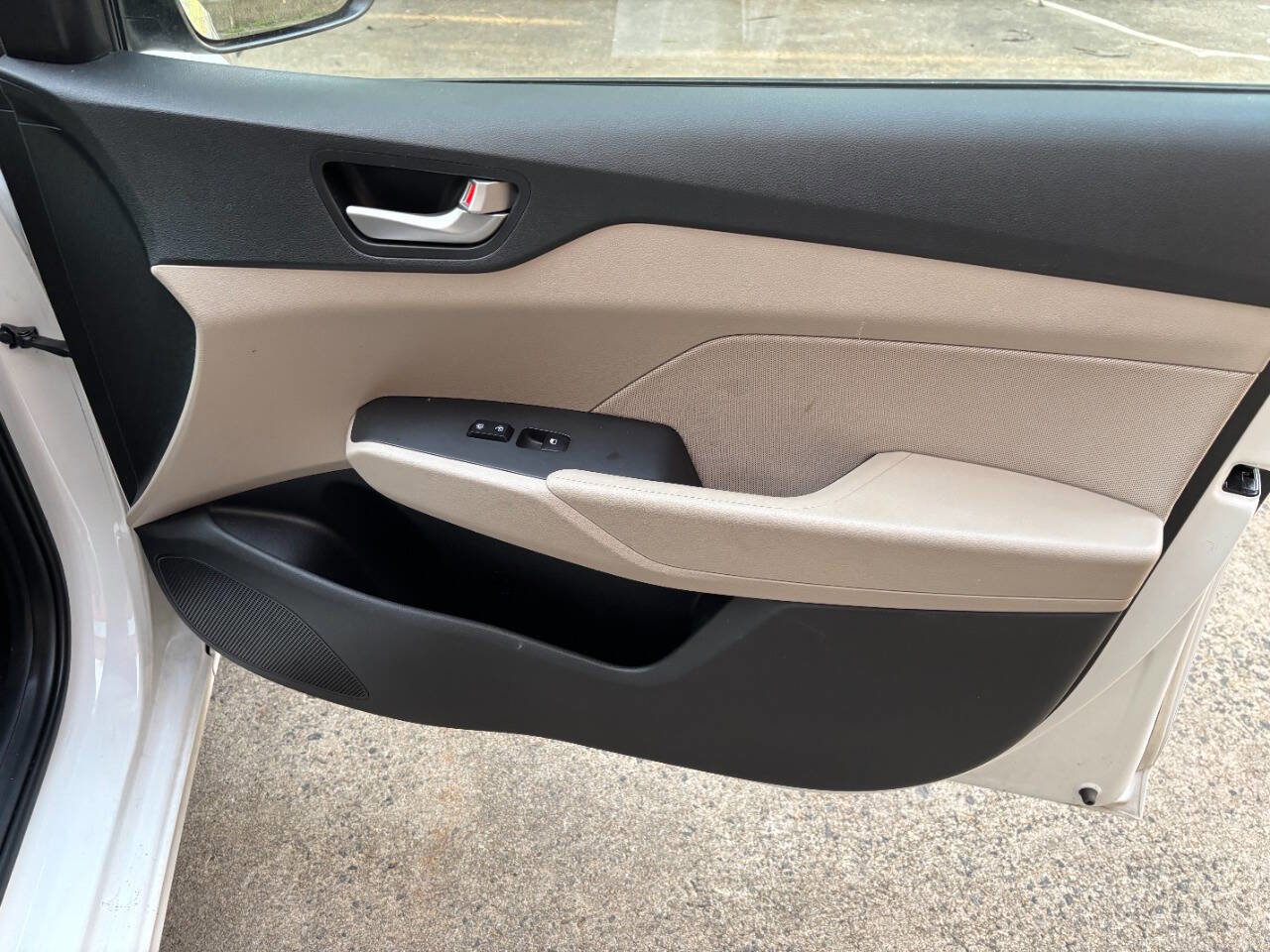 Used 2018 Hyundai Accent SE FWD image 22