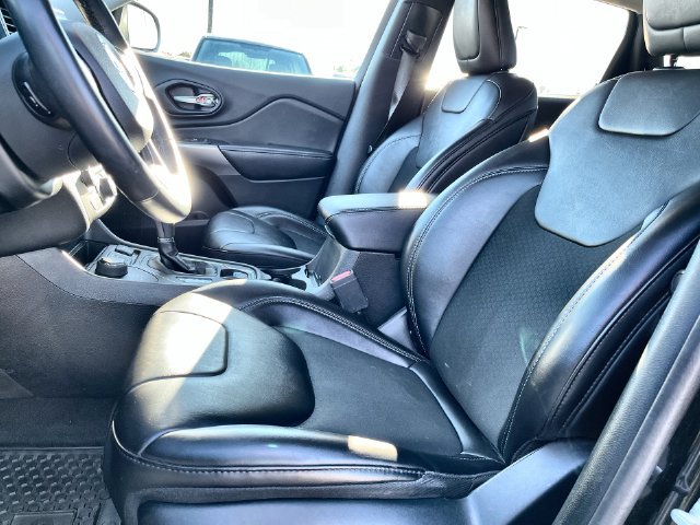 Used 2019 Jeep Cherokee Latitude Plus w/ Cold Weather Group AWD/4WD image 21