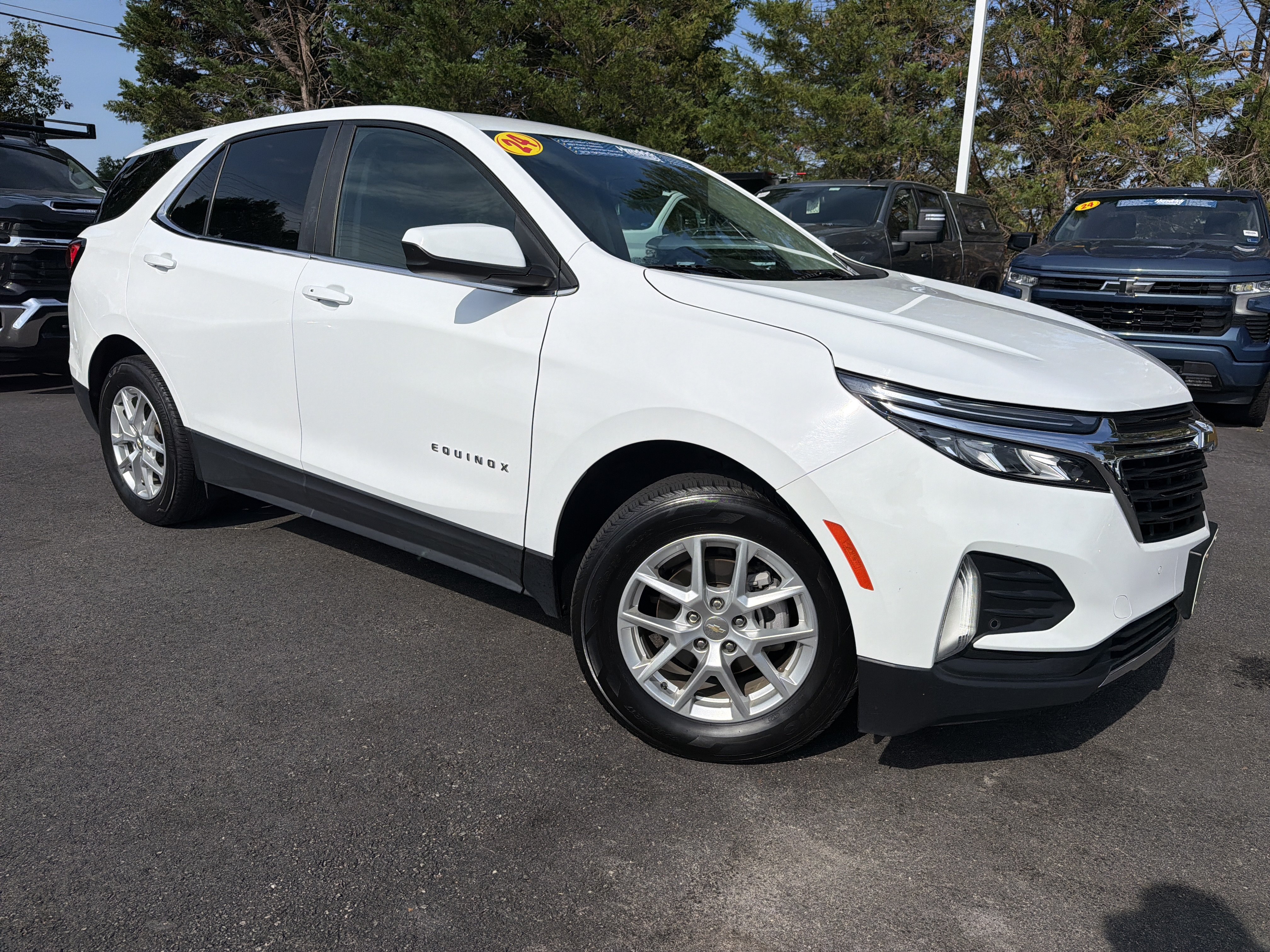Used 2024 Chevrolet Equinox LT AWD/4WD image 2