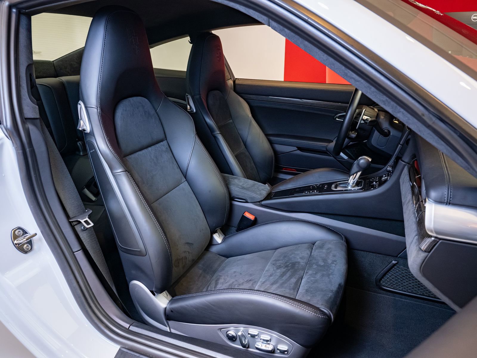 Certified 2017 Porsche 911 Turbo S image 19