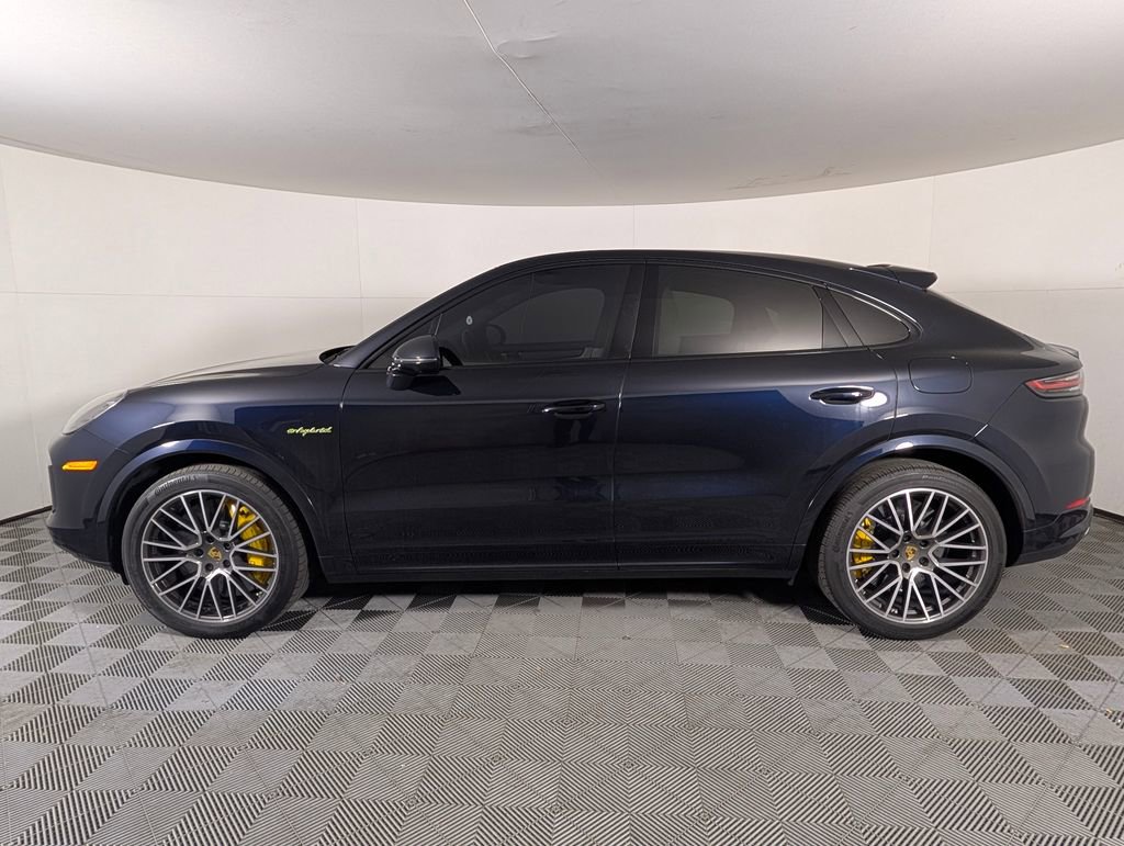 Certified 2020 Porsche Cayenne Turbo S AWD/4WD image 2