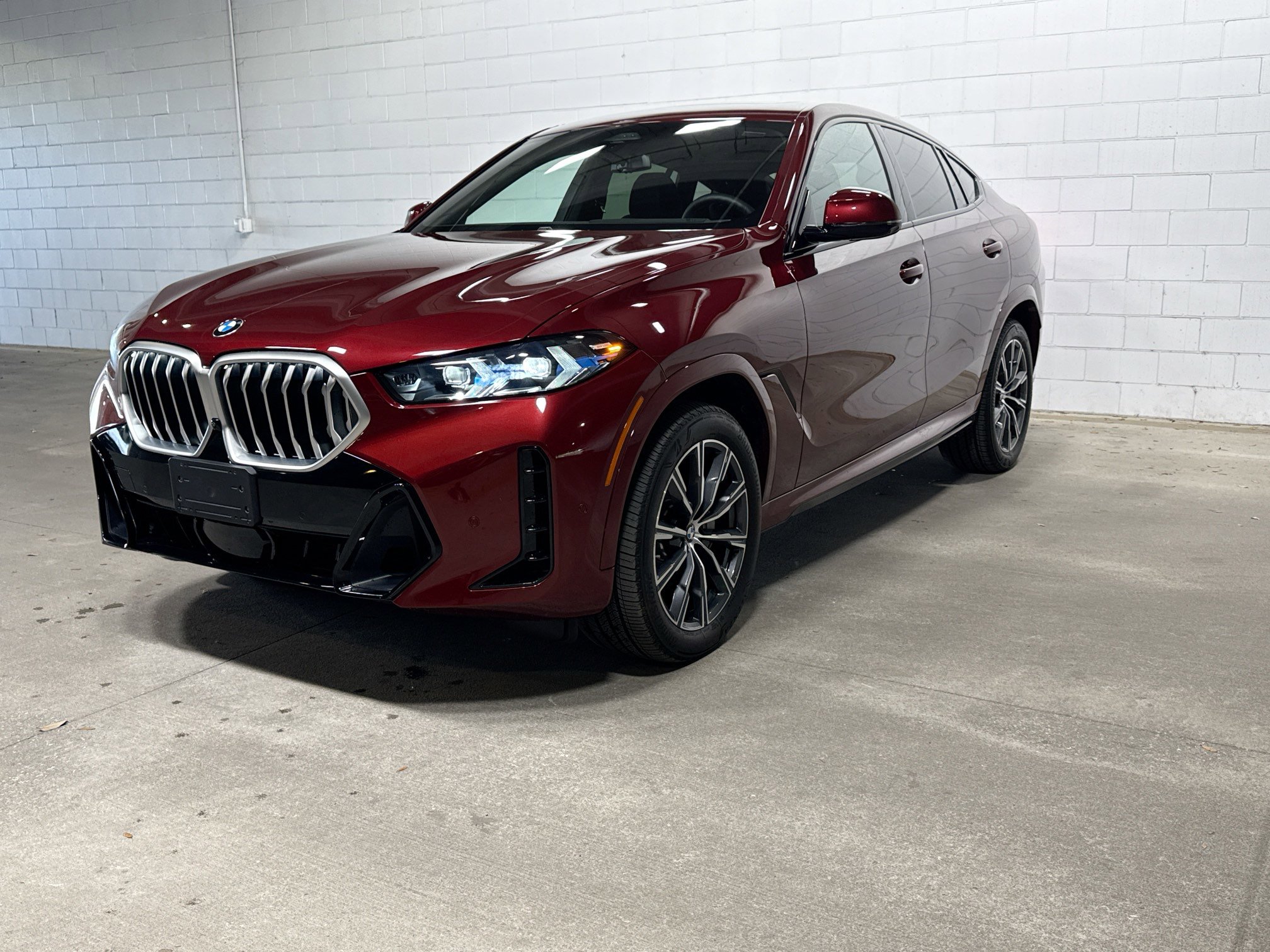 Used 2025 BMW X6 xDrive40i w/ Premium Package image 1