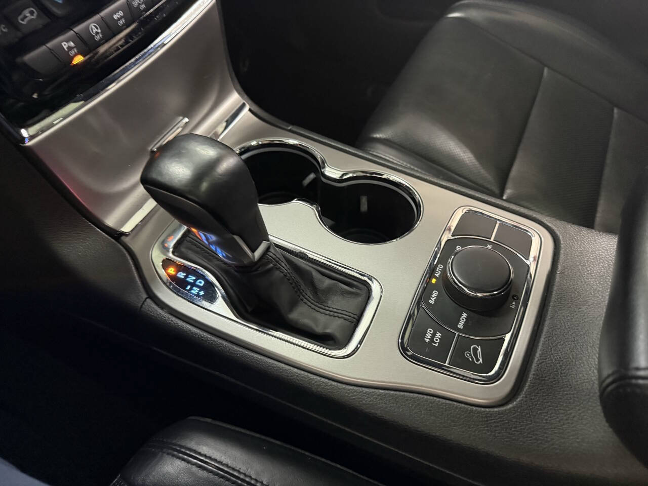 Used 2020 Jeep Grand Cherokee Limited w/ Luxury Group II AWD/4WD image 29