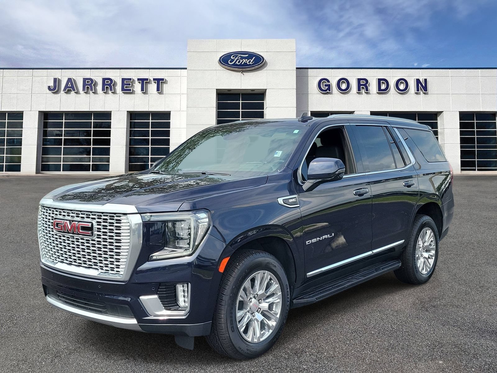 Used 2023 GMC Yukon Denali RWD image 2