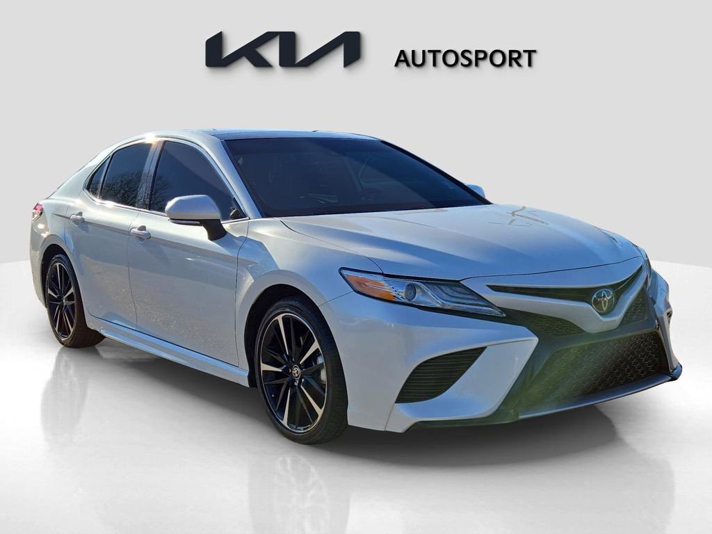 Used 2020 Toyota Camry XSE image 3