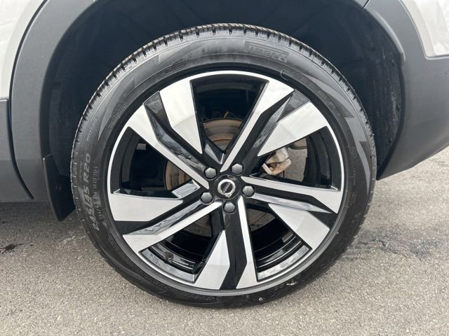 Certified 2025 Volvo XC40 B5 Plus AWD/4WD image 9