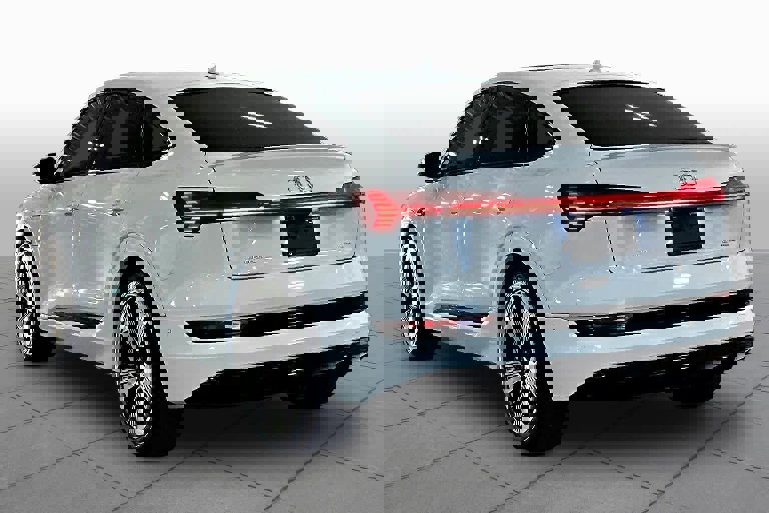 Used 2021 Audi e-tron Prestige w/ Prestige Package image 11