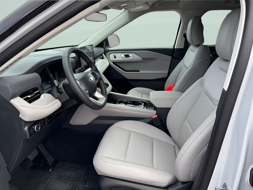 New 2026 Ford Explorer Active w/ Active Comfort Package AWD/4WD image 3