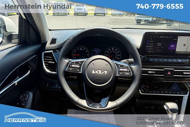 Used 2023 Kia Seltos EX AWD/4WD image 7