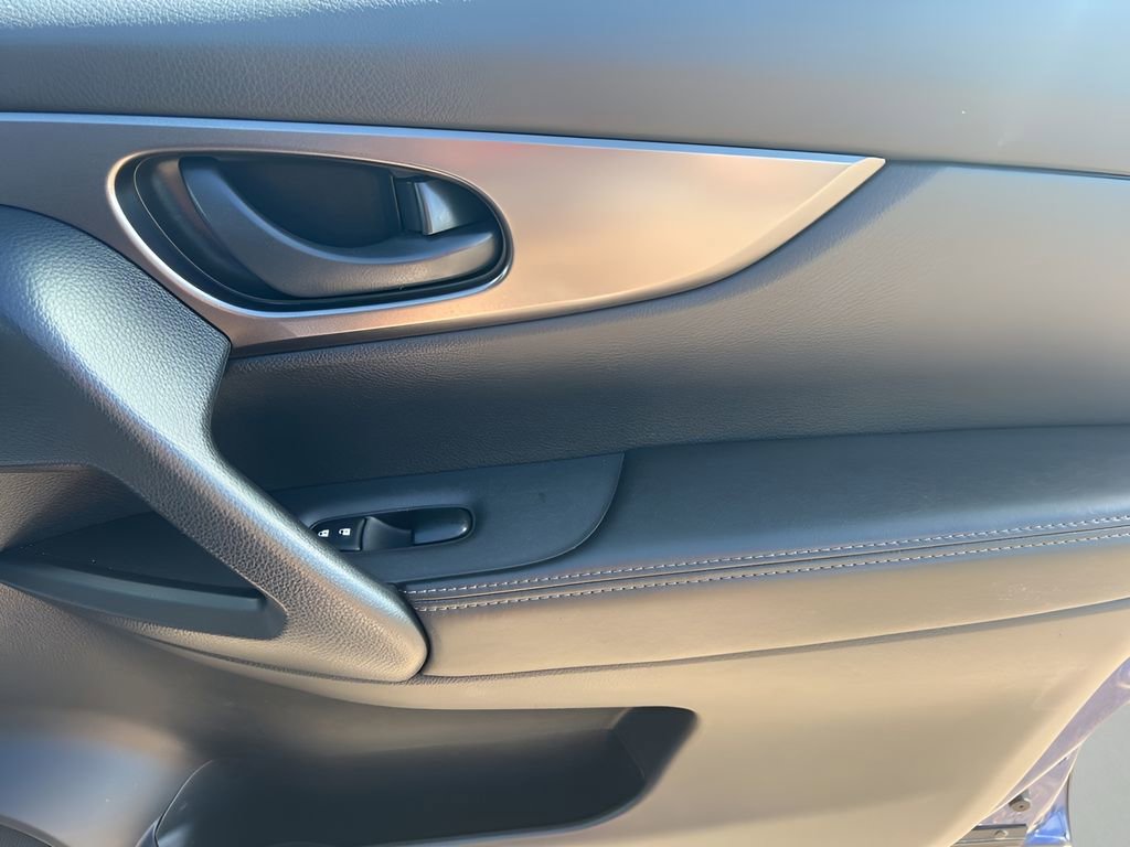 Used 2021 Nissan Rogue Sport S image 9