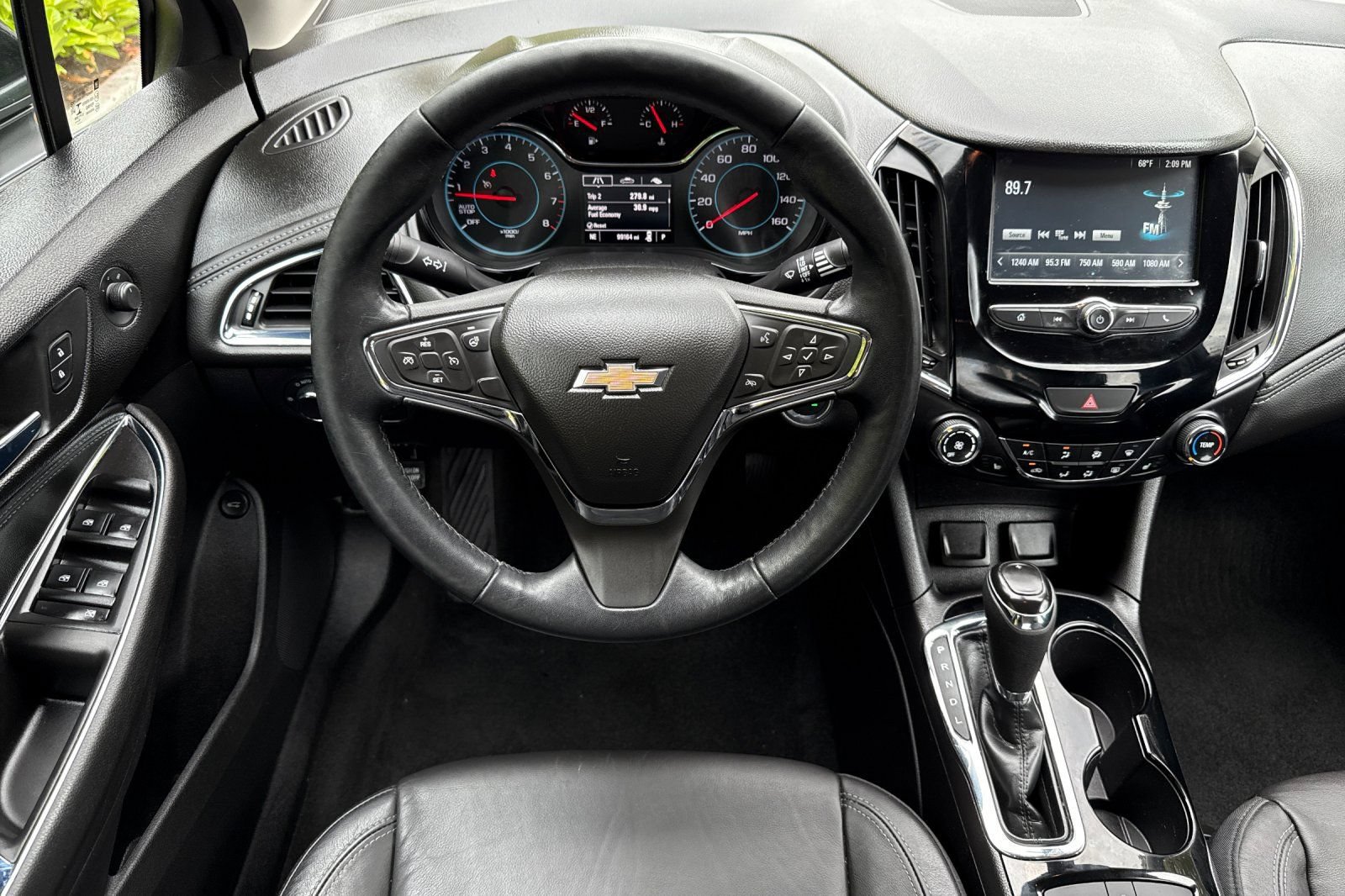 Used 2017 Chevrolet Cruze Premier FWD image 14