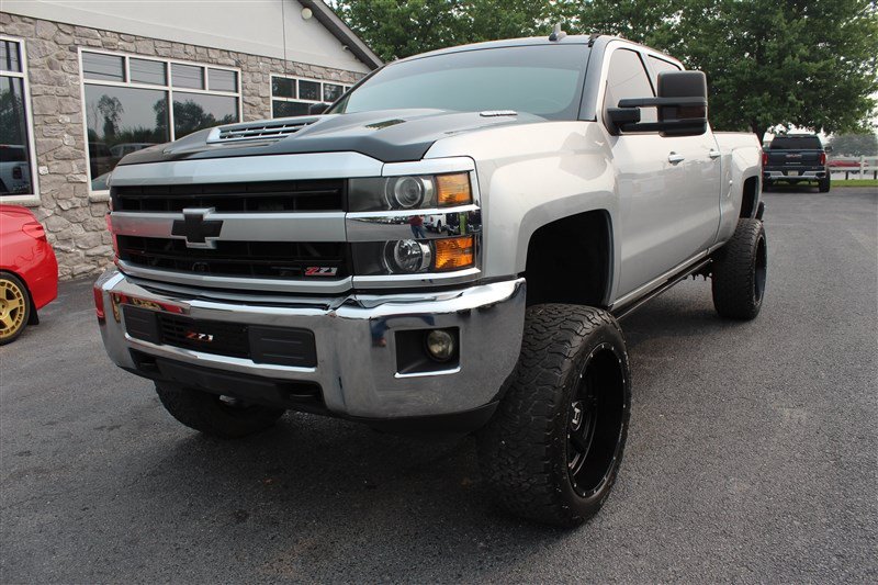 Used 2018 Chevrolet Silverado 2500 LT w/ LT Fleet Convenience Package AWD/4WD image 2