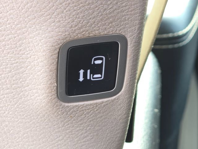 Used 2022 Chrysler Pacifica Touring-L image 18