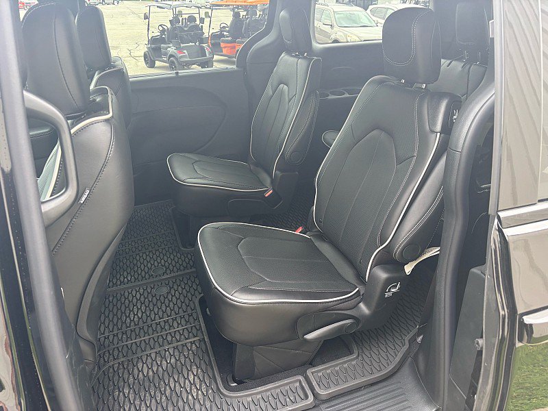 New 2027 Chrysler Pacifica Limited AWD/4WD image 10