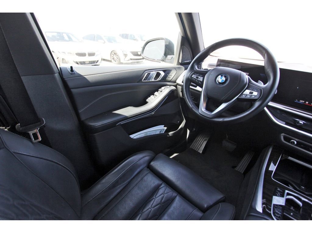 Used 2025 BMW X5 xDrive50e image 8