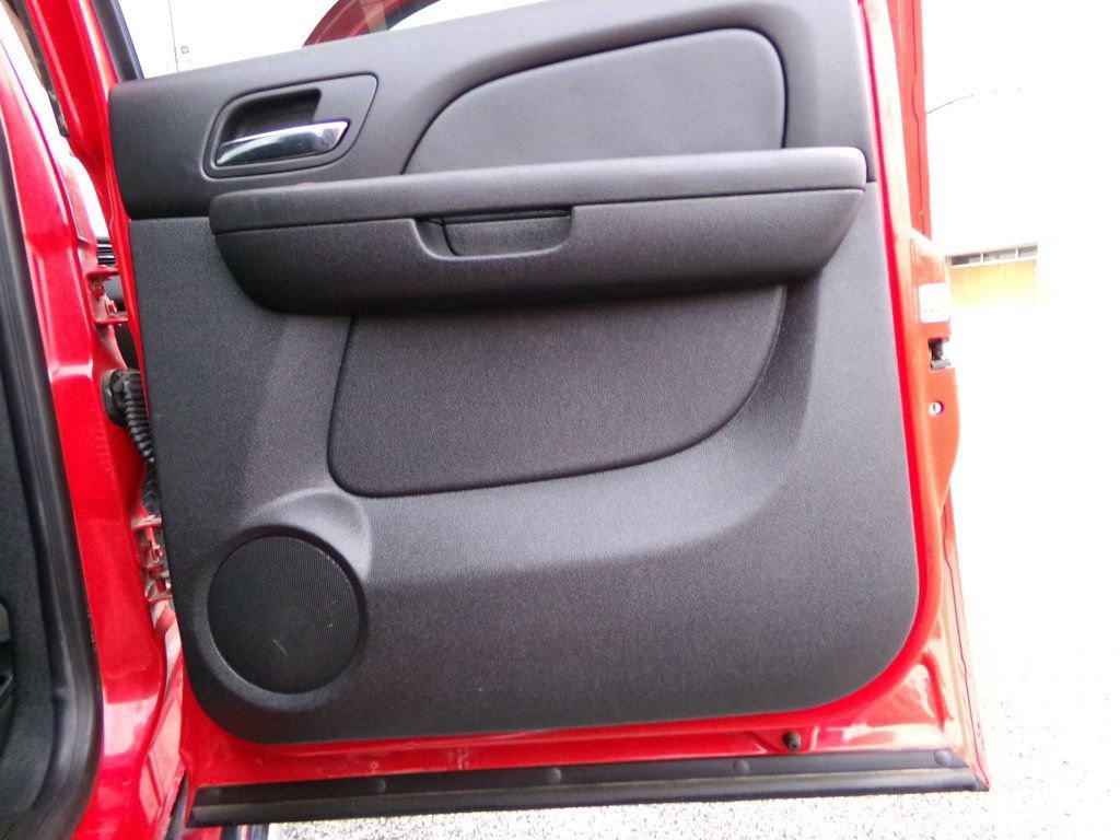 Used 2011 GMC Sierra 3500 SLT w/ SLT Convenience Package image 16